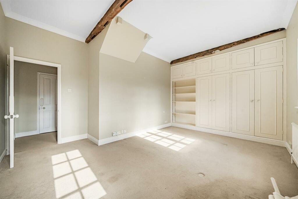 Bedroom 1.jpg
