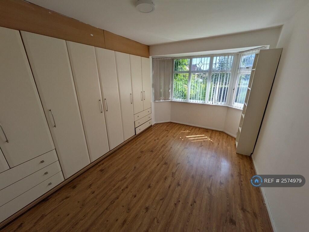 Double Bedroom (Front)