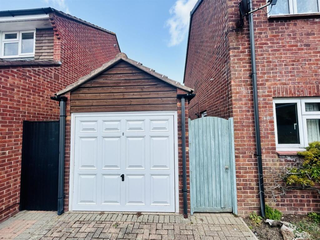 01323 438506