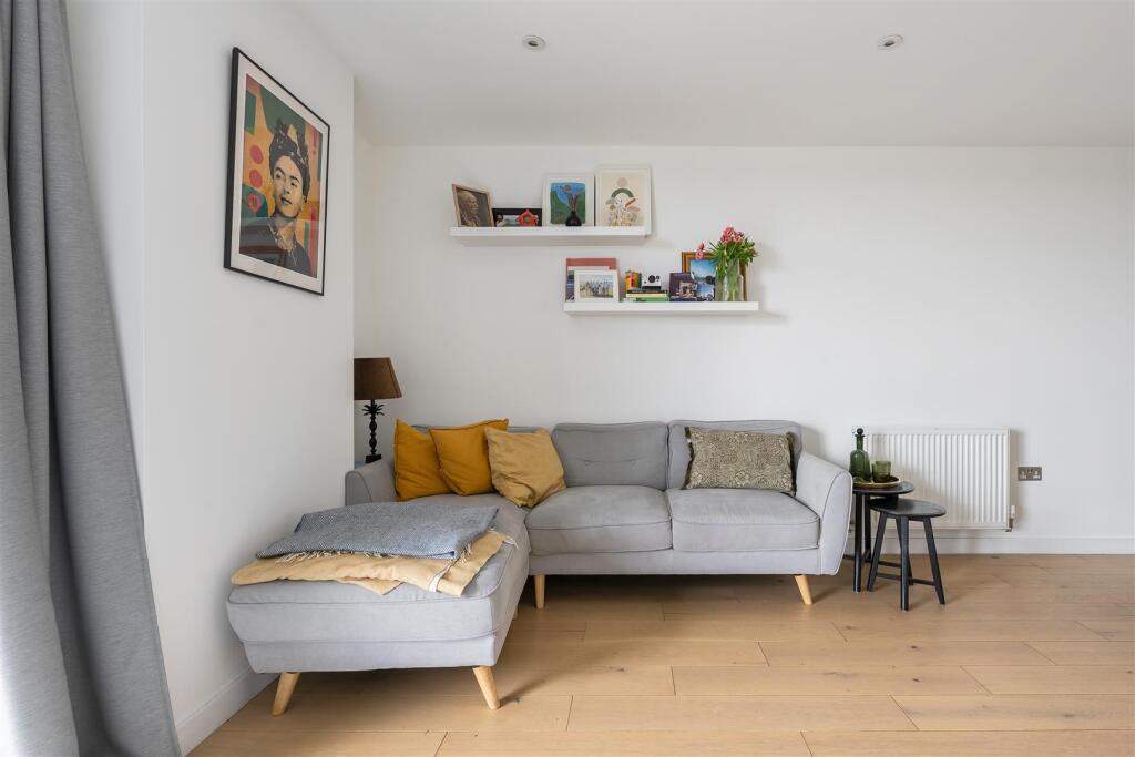 Station Approach, E17