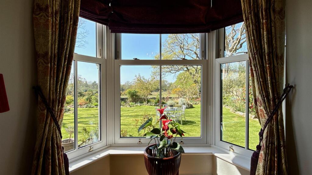 SITTING ROOM OUTLOOK