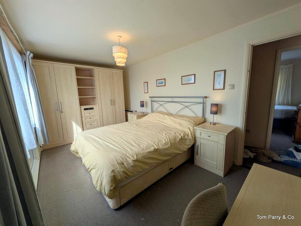Bedroom 1 (2).jpg