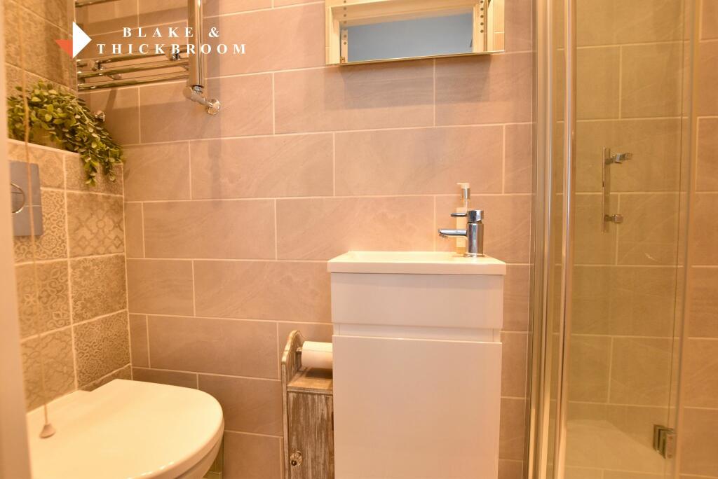 EN SUITE SHOWER ROOM