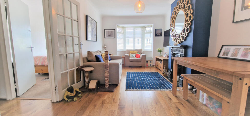LOUNGE AREA