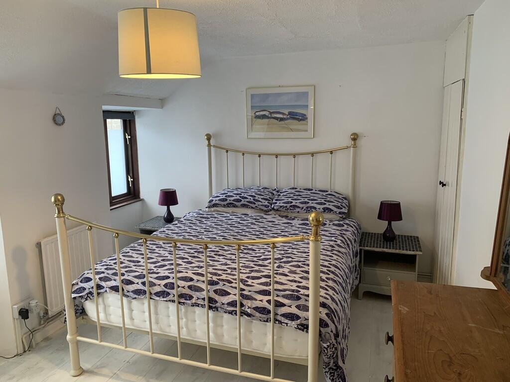 BEDROOM B