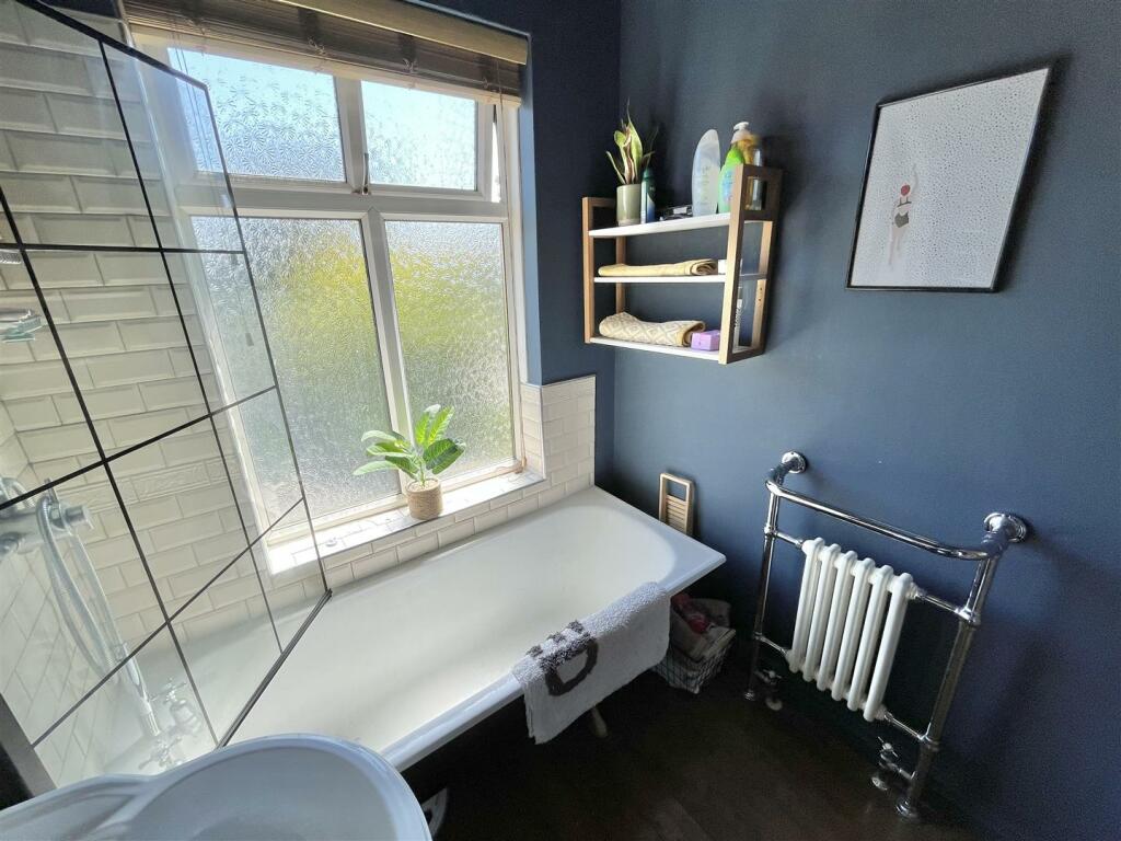 Bathroom Aspect 2.jpg