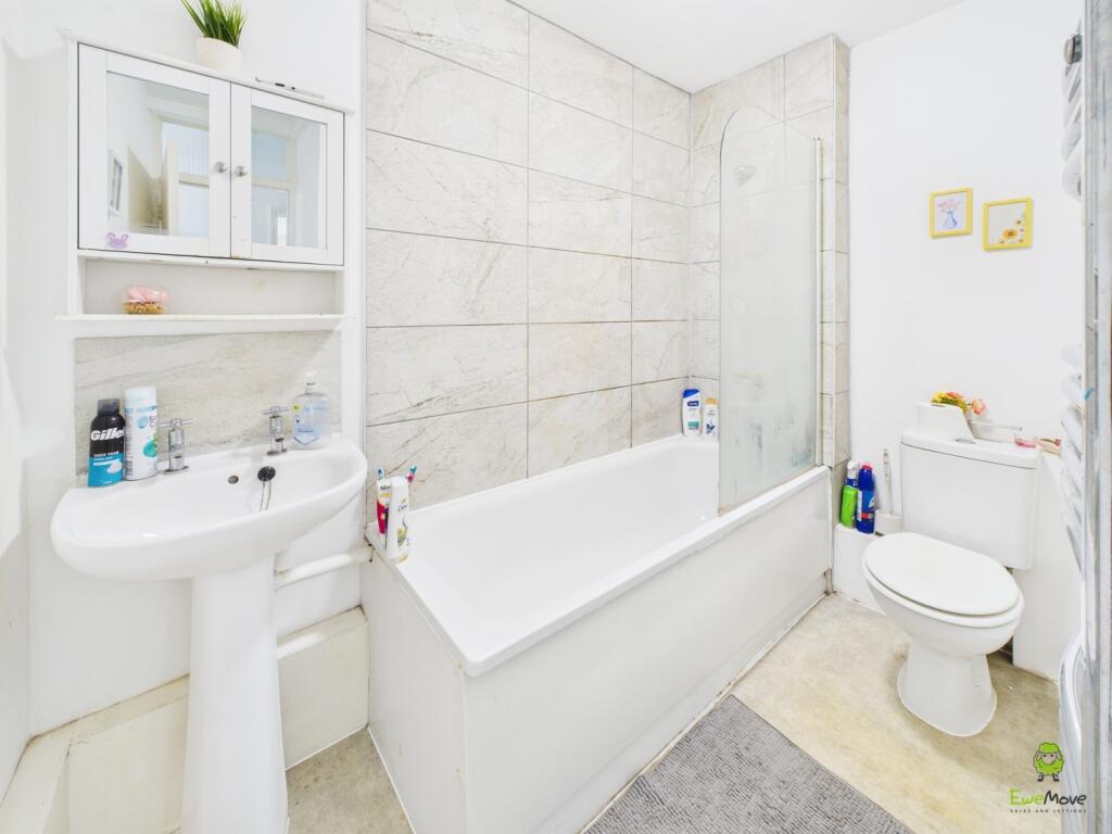 Presented by Clinton at EweMove Bexleyheath and Da
