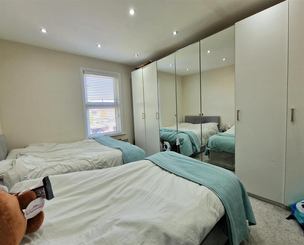 Bedroom 1 .jpg