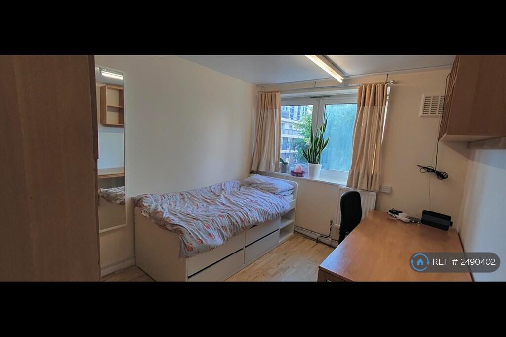 Large Single Bedroom