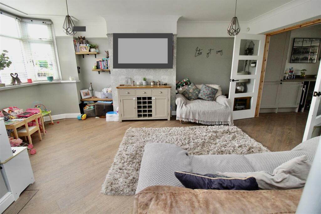 Open Plan Lounge/Hallway
