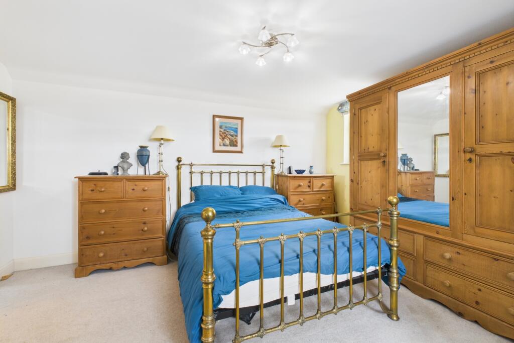 CAM03162G0-PR0285-STILL005