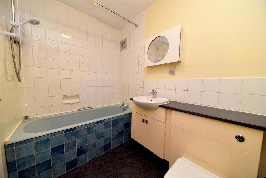 bathroom 2.JPG