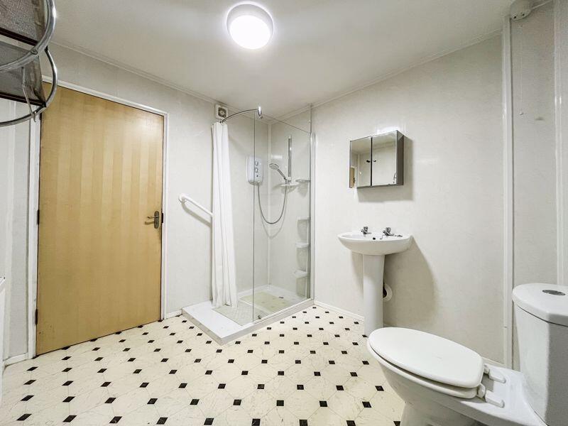 GROUND FLOOR SHOWER ROOM