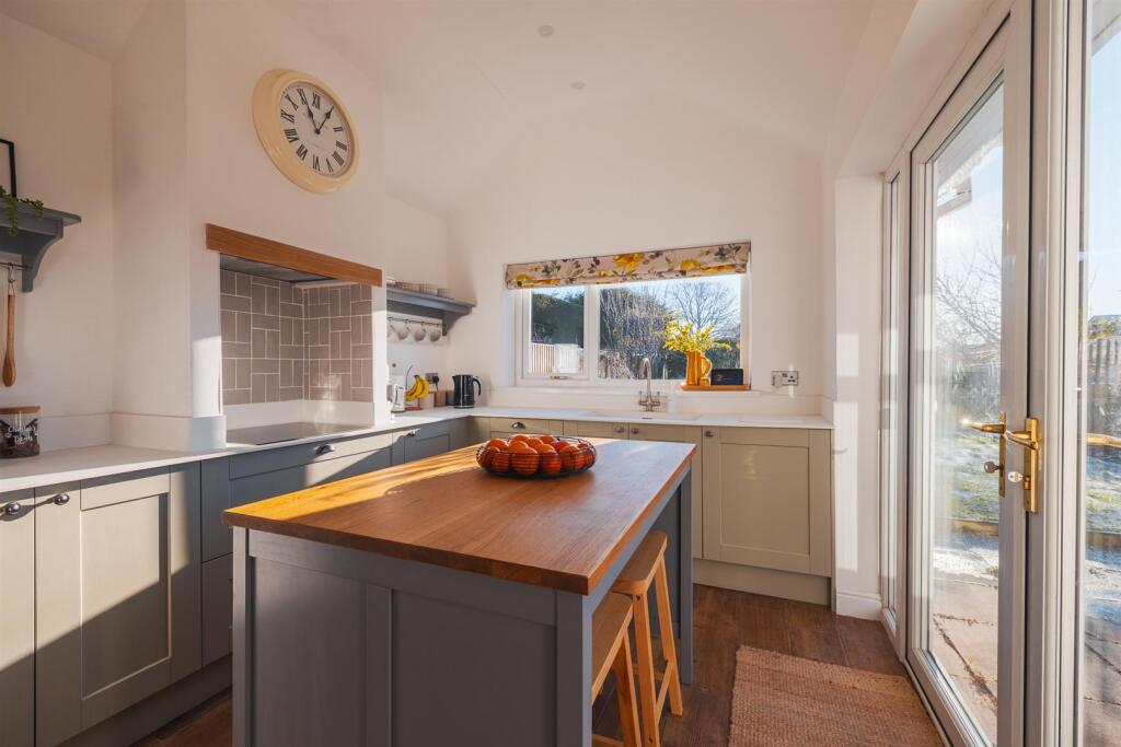 6 Greenfields Close-32.jpg