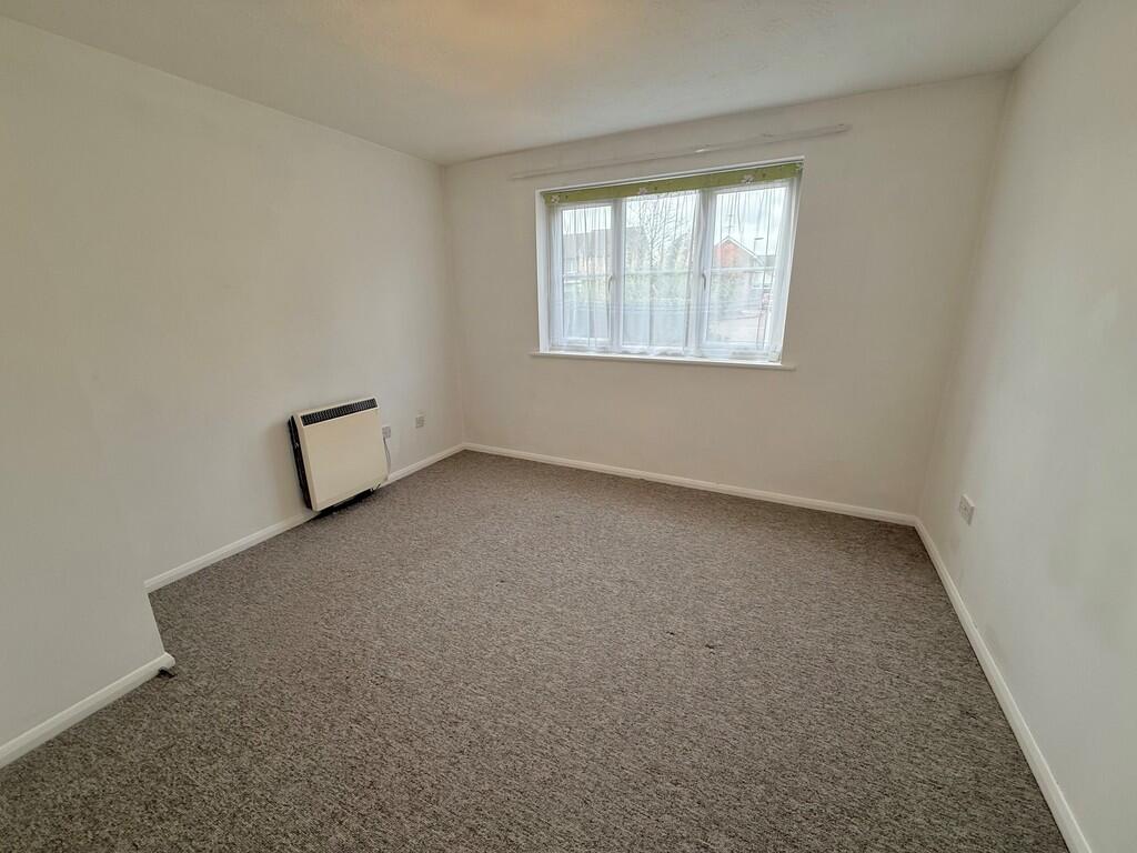 18 Dorking Bedroo...