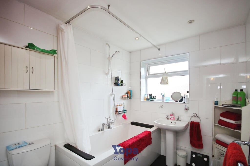 80d8bd97-Family 20Bathroom.JPG