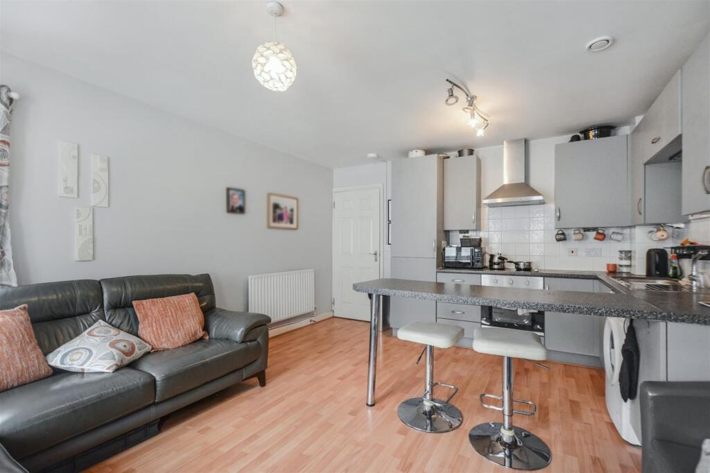 Open Plan Living/Dining Kitchen