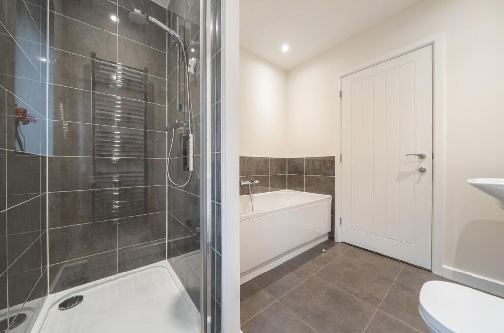 1387487-5-693c038...