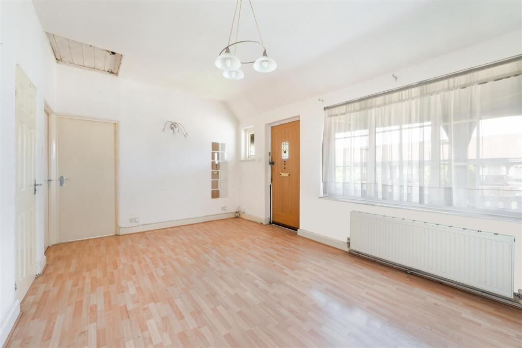 COURT FARM GARDENS (8).jpg