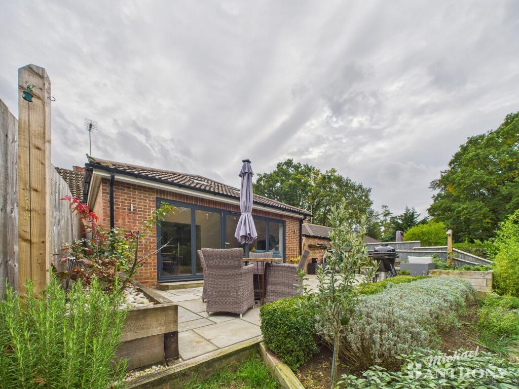 CAM02773G0-PR0362-STILL038