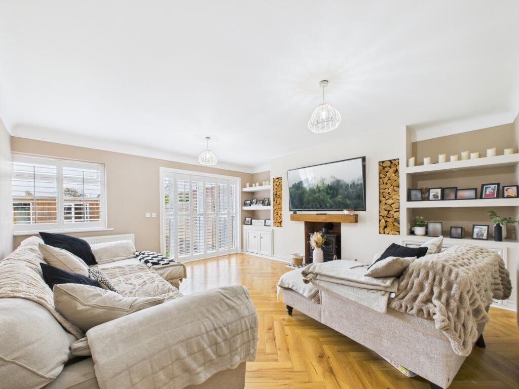 CAM02386G0-PR0149-STILL020