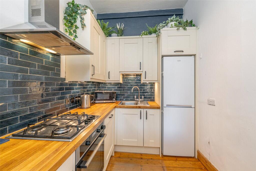Kitchen Alt