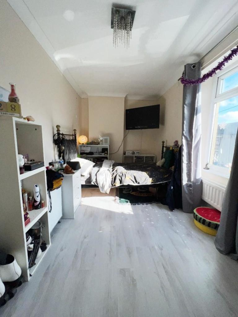 second bedroom.jpg
