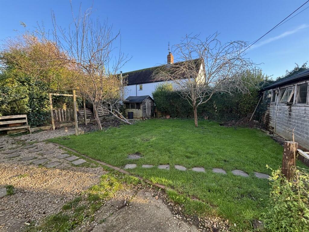 Rear garden 3.jpg