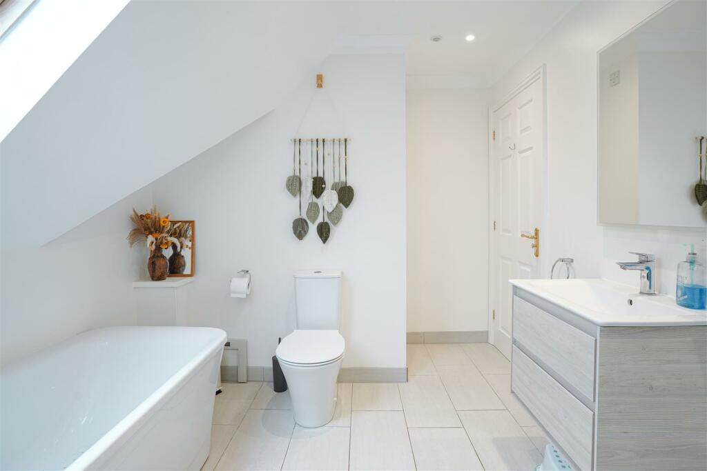 12A Copperfield Way, Burwell-18.jpg