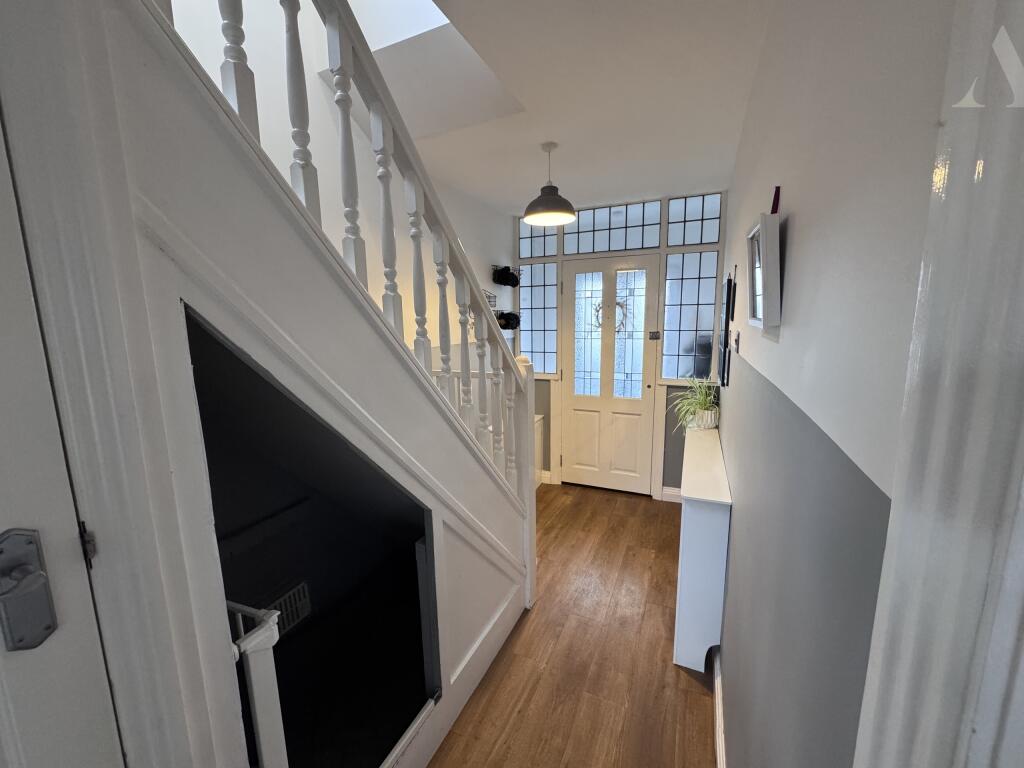 20 Jeremy Grove Hallway