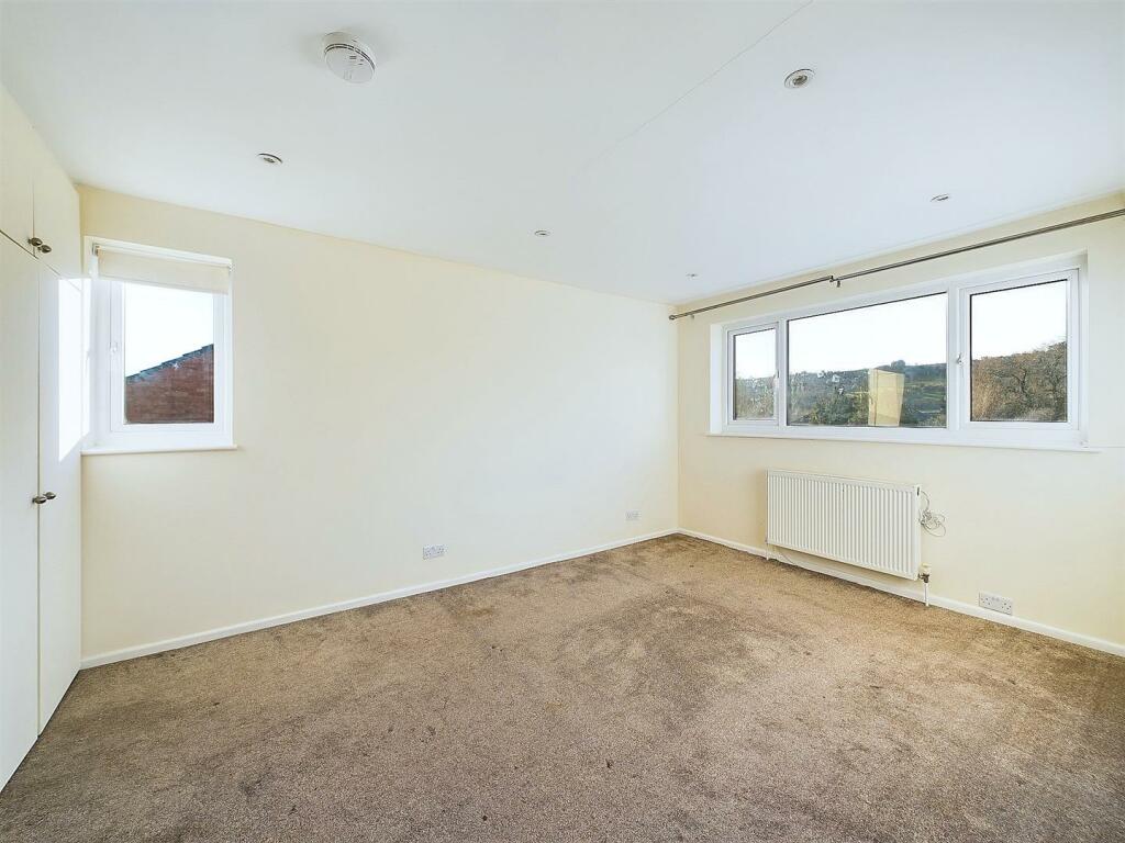 4 - THREE BEDROOM FAMILY HOUSE IN BISHOPSWORTH.jpg