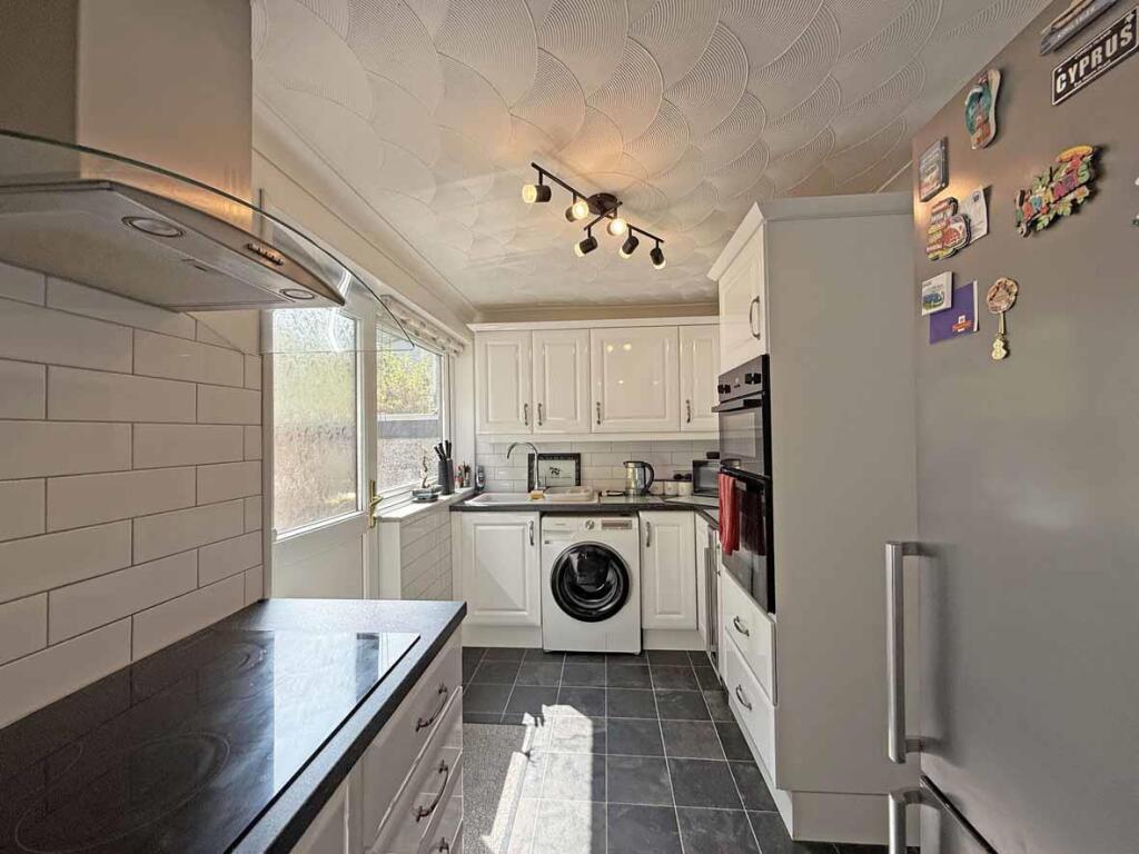 Humber Close 33 - Kitchen 1.jpg