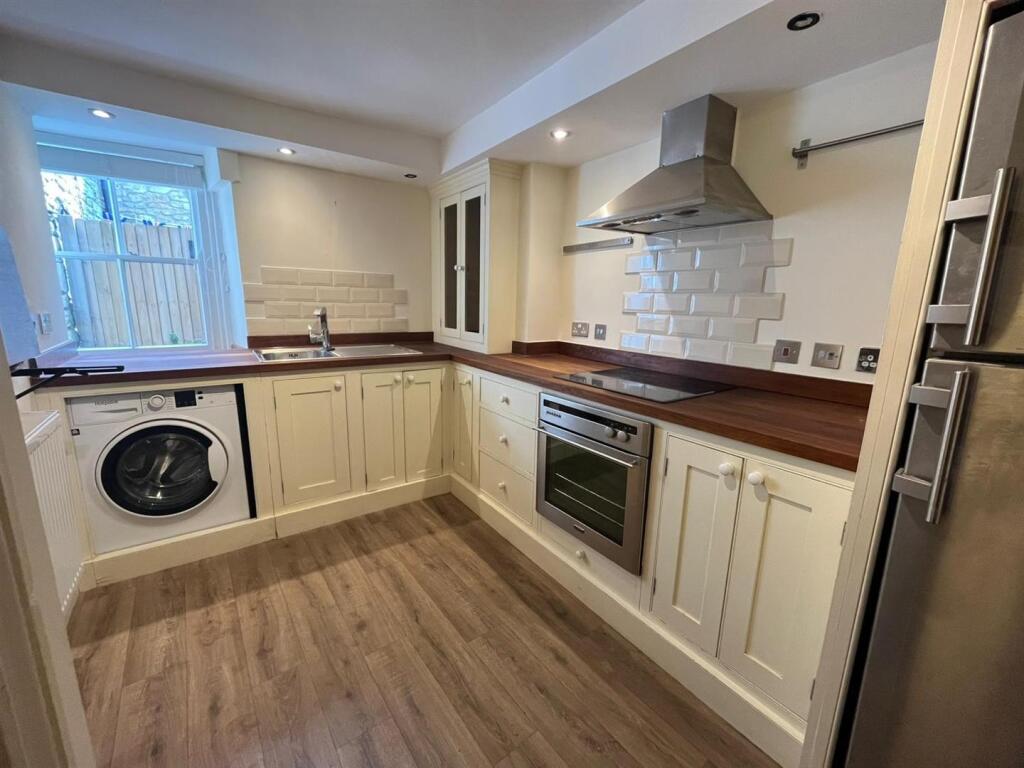 1B Silver St-kitchen 4.jpg