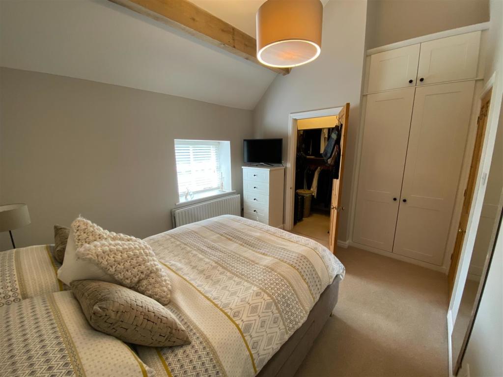 Bedroom 1 Aspect 2.jpg