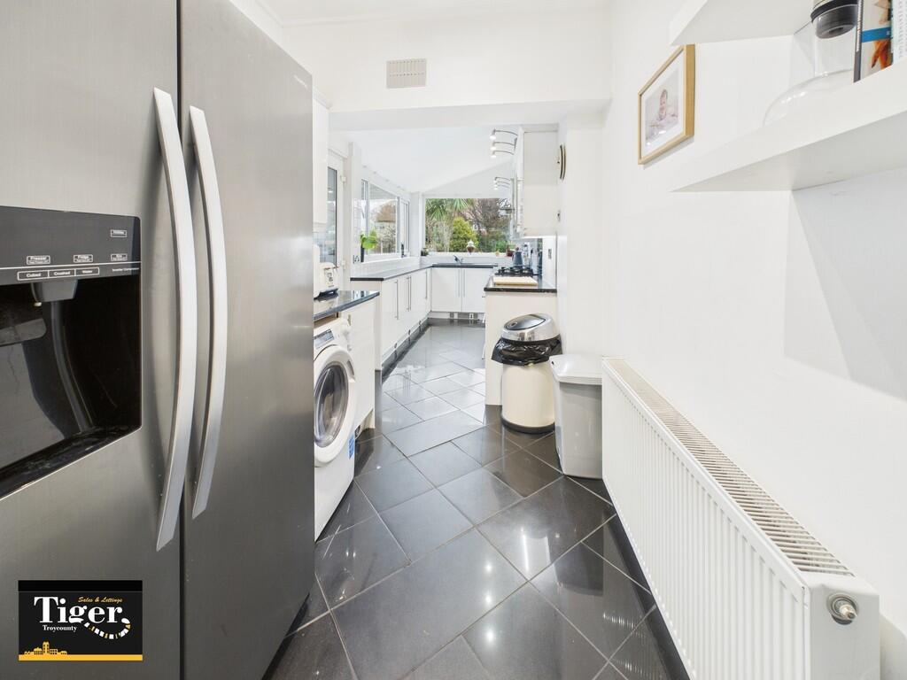 CAM02176G0-PR0777...