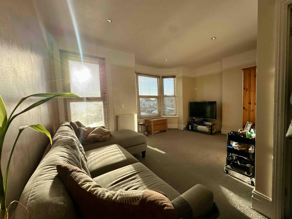 Master Bedroom/Dayroom