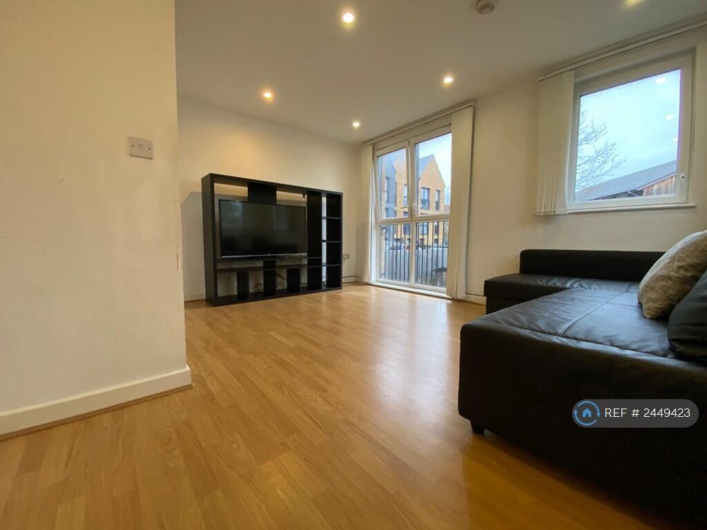 Living Room/Double Bedroom