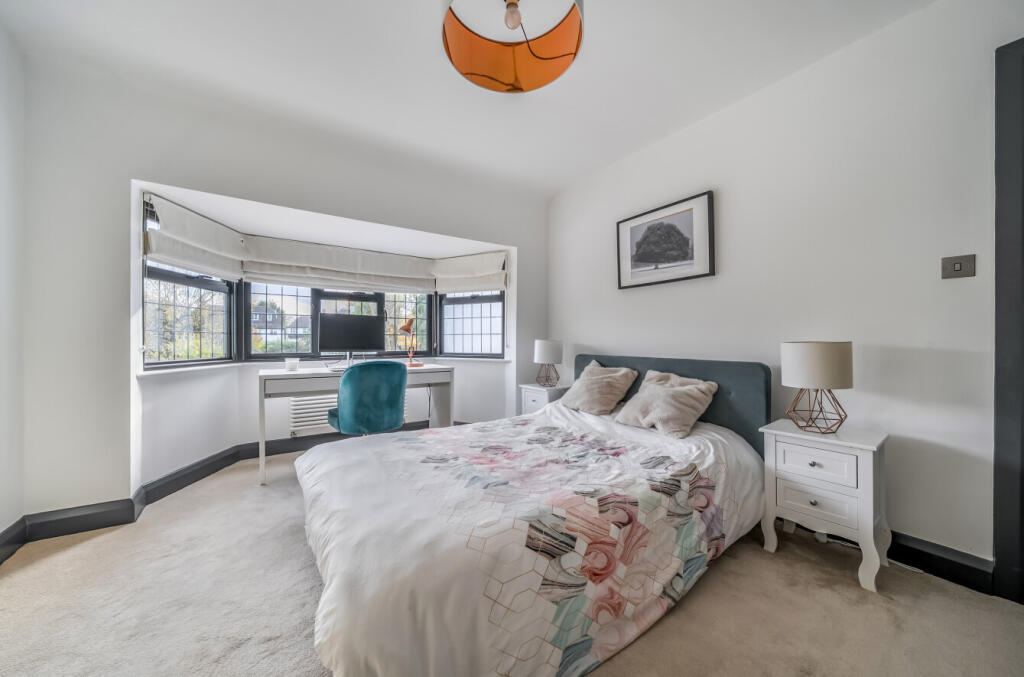 1374280-19-690e5d...