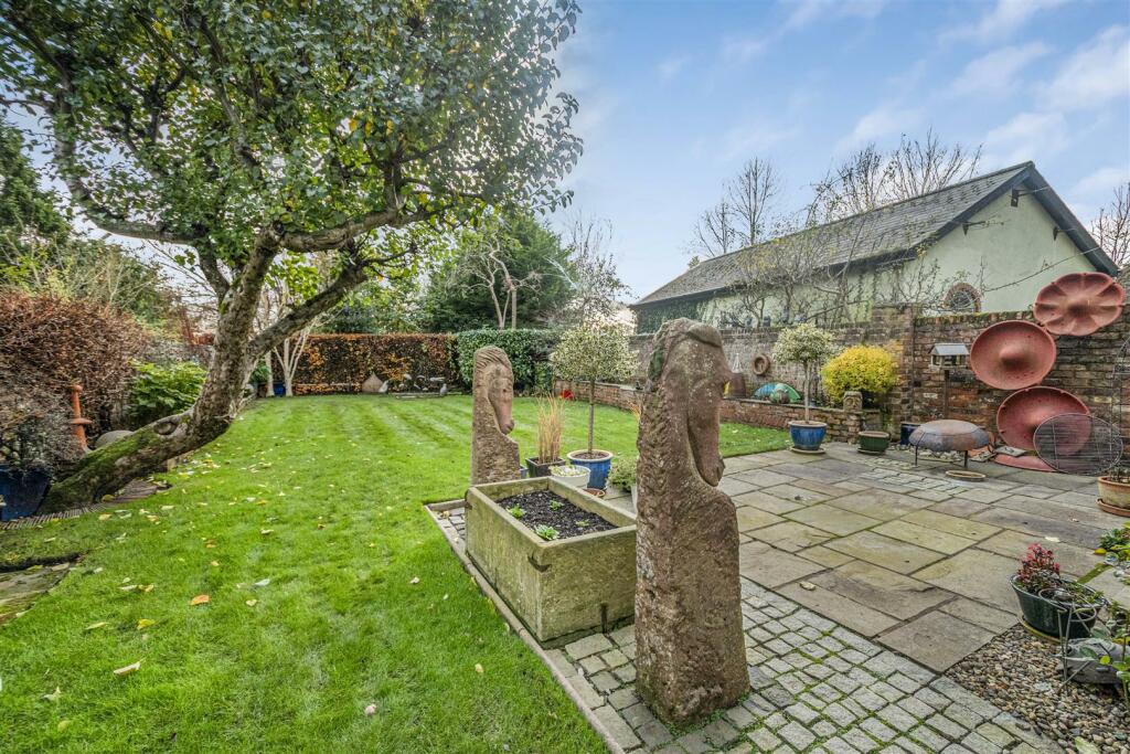 OUTSIDE/ GARDEN