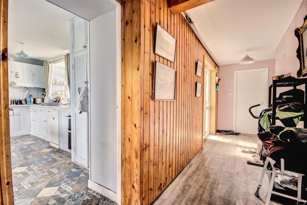 REAR HALLWAY