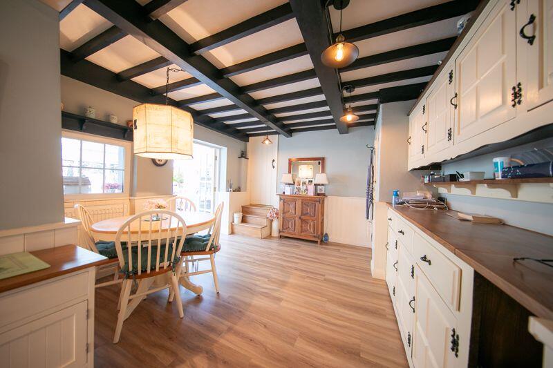 Kitchen &amp; breakfast room