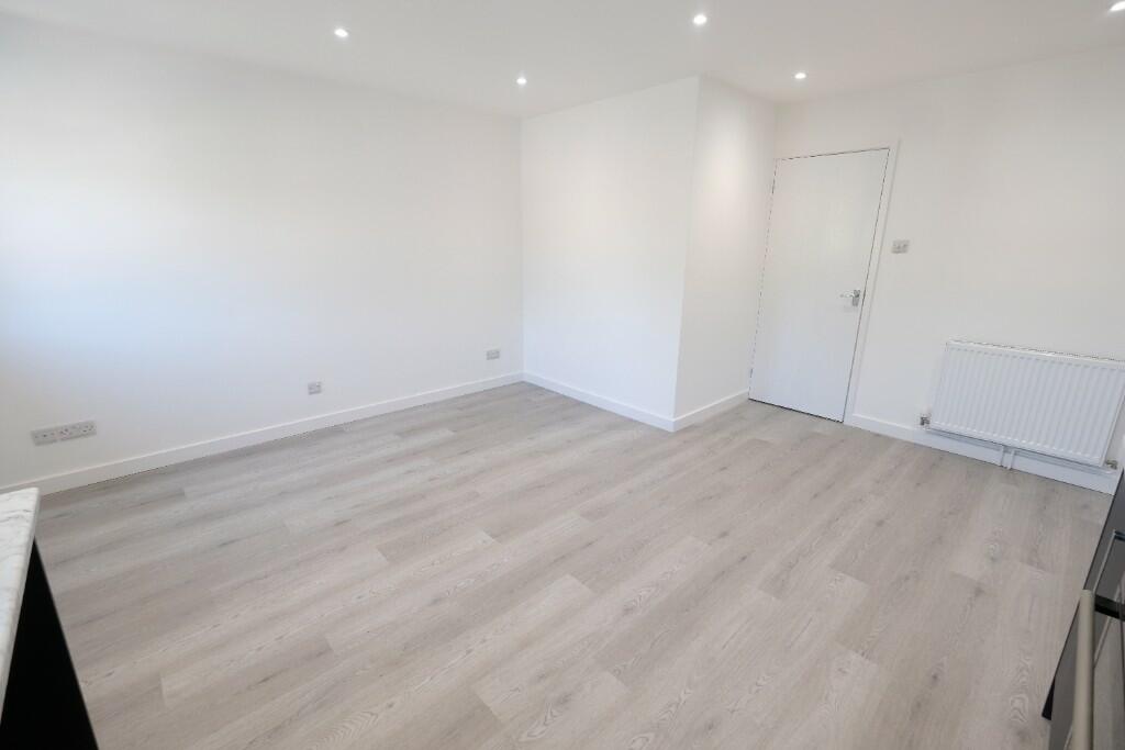 OPEN PLAN ROOM