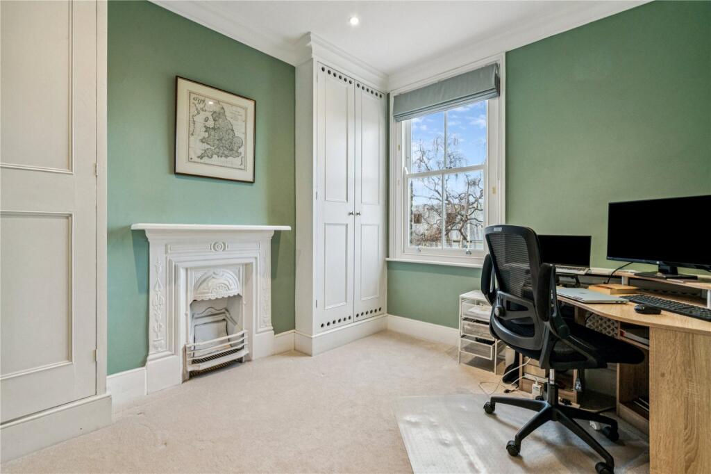 Bedroom / Study