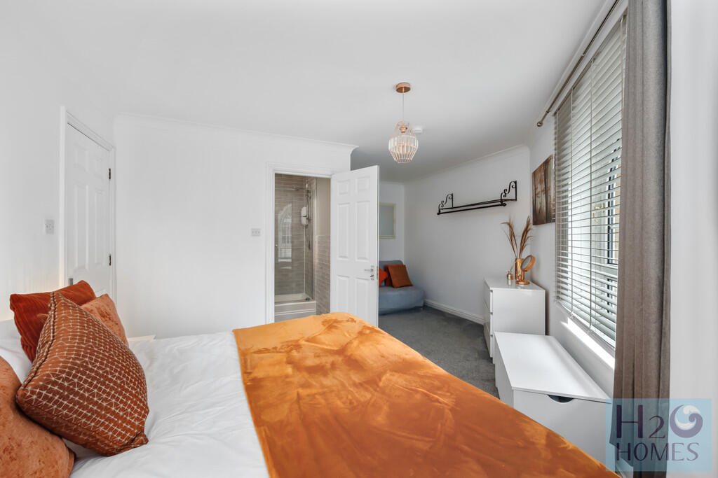 Portside Flat 2-0...