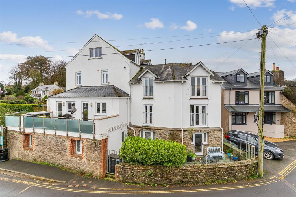 A02 - 6 Endsleigh Court, Stoke Fleming - 251111.jp