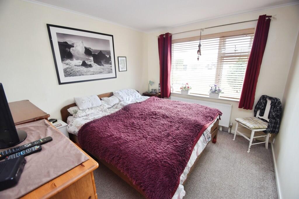 b408ca63-Bedroom ...