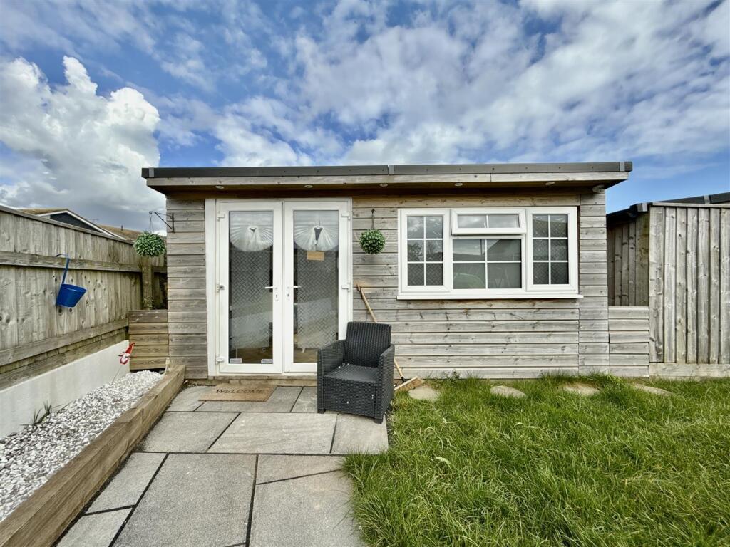 Garden Studio In Front Garden.JPG