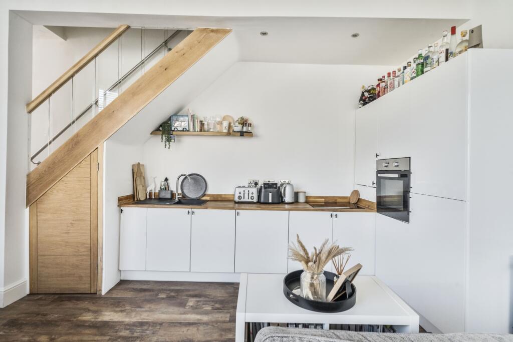 1356707-16-68d6ac996dad8