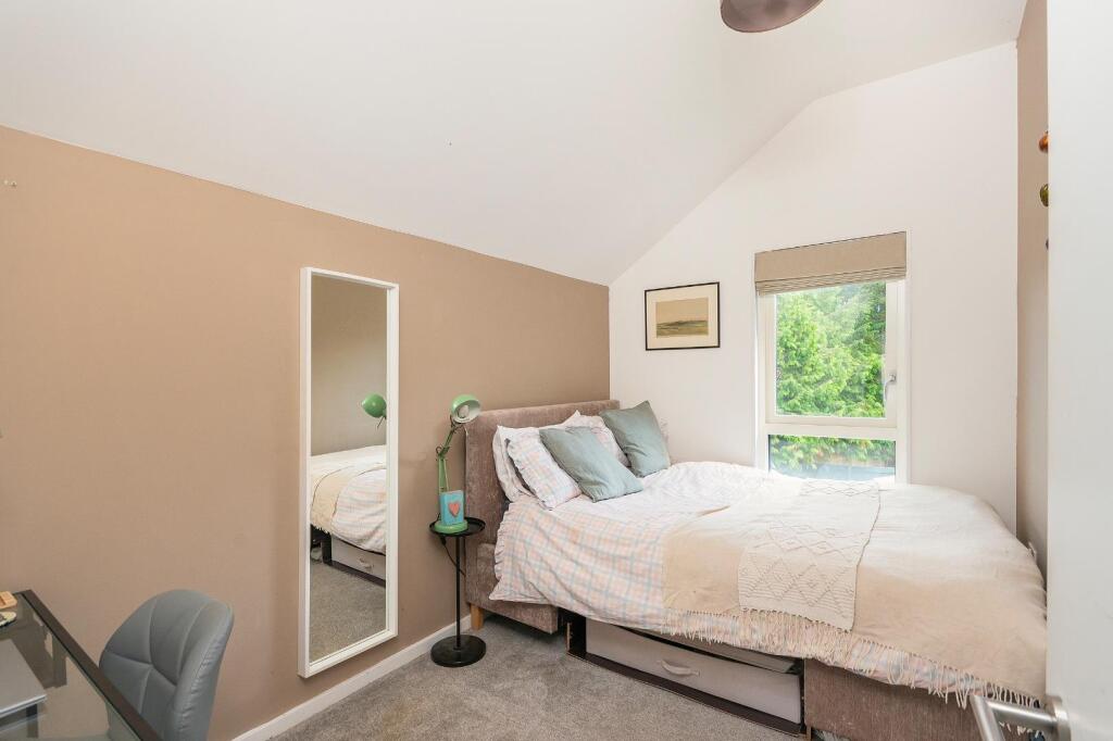 0L1WKE - Bedroom E.jpg