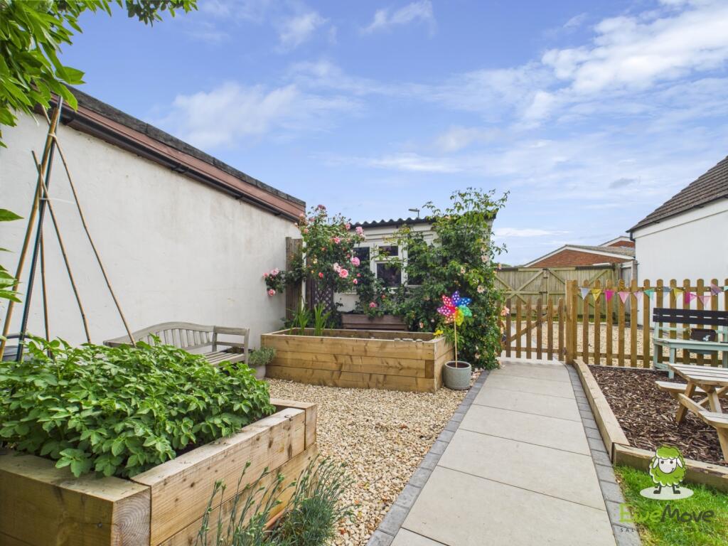 CAM03778G0-PR0235-STILL028